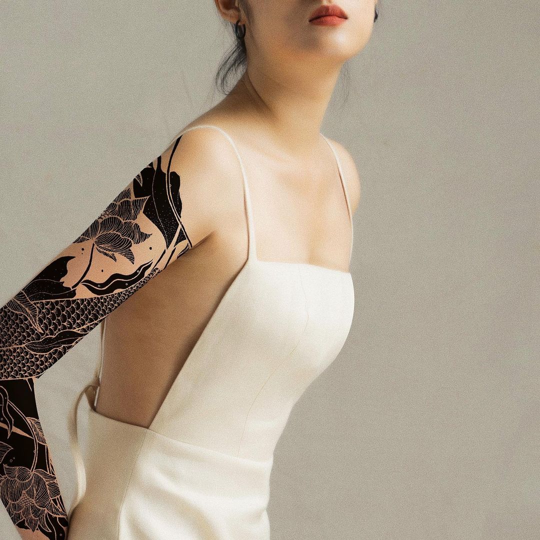 Les délicats tatouages noirs blackwork de Jessie Cohen Les delicats tatouages noirs blackwork de Jessie Cohen 12 Les-delicats-tatouages-noirs-blackwork-de-Jessie-Cohen-12