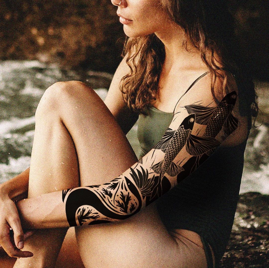 Les délicats tatouages noirs blackwork de Jessie Cohen Les delicats tatouages noirs blackwork de Jessie Cohen 15 Les-delicats-tatouages-noirs-blackwork-de-Jessie-Cohen-15