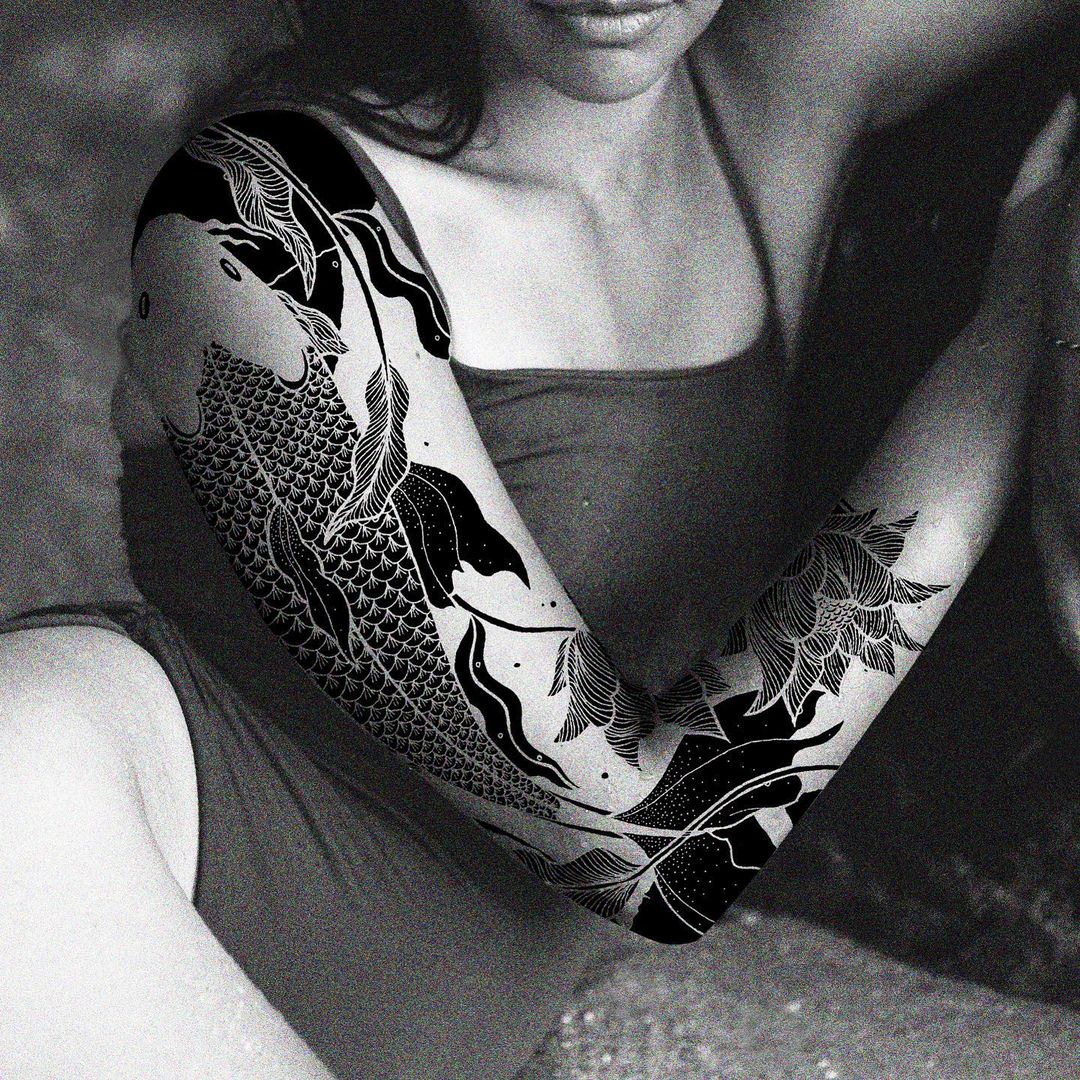 Les délicats tatouages noirs blackwork de Jessie Cohen Les delicats tatouages noirs blackwork de Jessie Cohen 19 Les-delicats-tatouages-noirs-blackwork-de-Jessie-Cohen-19