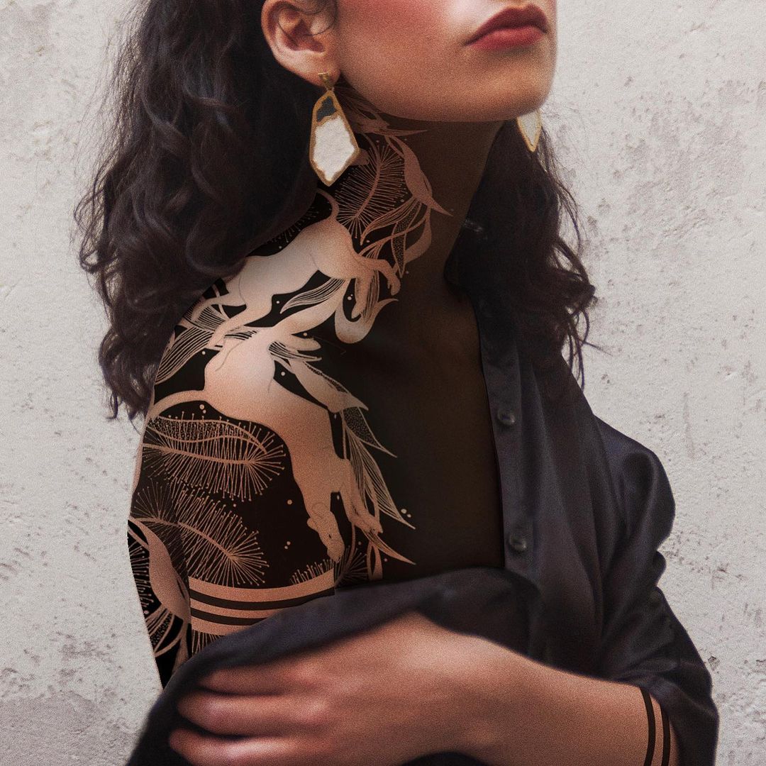 Les délicats tatouages noirs blackwork de Jessie Cohen Les delicats tatouages noirs blackwork de Jessie Cohen 20 Les-delicats-tatouages-noirs-blackwork-de-Jessie-Cohen-20