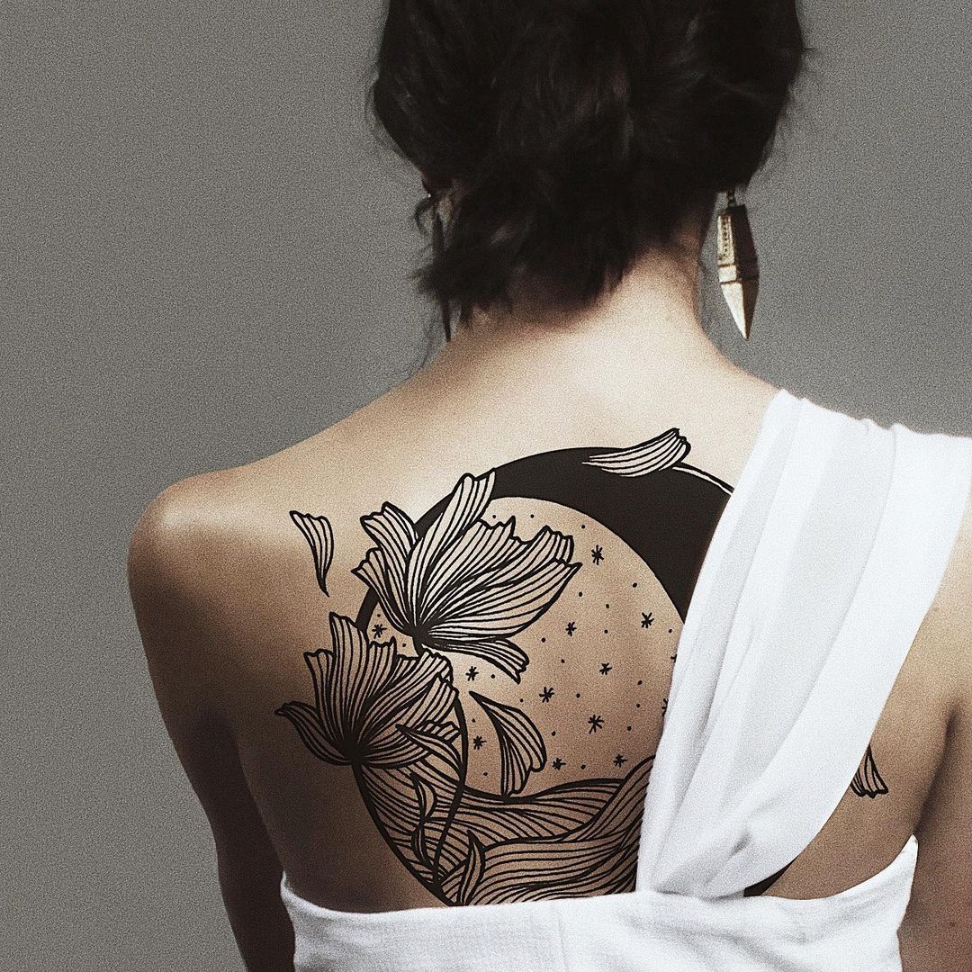 Les délicats tatouages noirs blackwork de Jessie Cohen Les delicats tatouages noirs blackwork de Jessie Cohen 6 Les-delicats-tatouages-noirs-blackwork-de-Jessie-Cohen-6