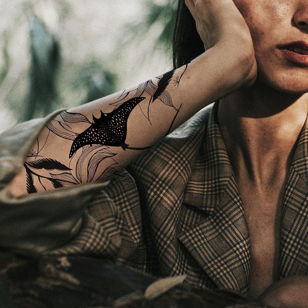 Les délicats tatouages noirs blackwork de Jessie Cohen Les delicats tatouages noirs blackwork de Jessie Cohen 7 Les-delicats-tatouages-noirs-blackwork-de-Jessie-Cohen-7