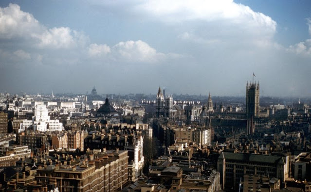 Quelques clichés couleur de la ville de Londres dans les années 1950 Quelques cliches couleur de la ville de Londres dans les annees 1950 12 Quelques-cliches-couleur-de-la-ville-de-Londres-dans-les-annees-1950-12