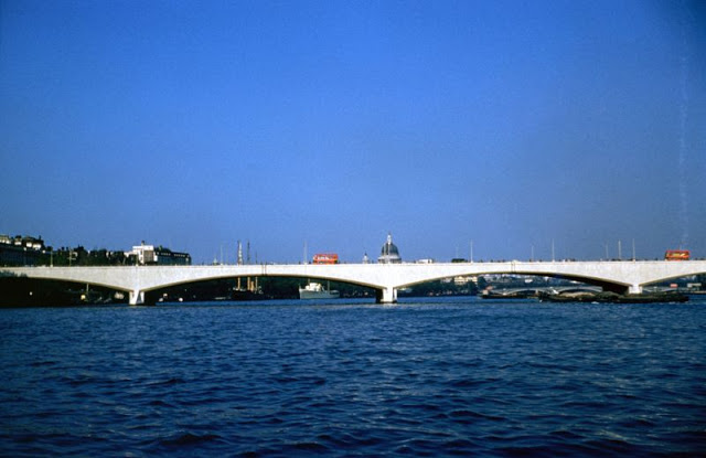 Quelques clichés couleur de la ville de Londres dans les années 1950 Quelques cliches couleur de la ville de Londres dans les annees 1950 40 Quelques-cliches-couleur-de-la-ville-de-Londres-dans-les-annees-1950-40