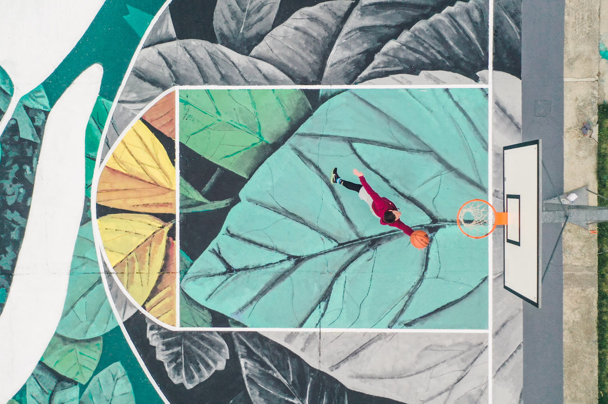 Street art - une fresque sur un terrain de basket par Fabio Petani Street art une fresque sur un terrain de basket par Fabio Petani 3 Street-art-une-fresque-sur-un-terrain-de-basket-par-Fabio-Petani-3