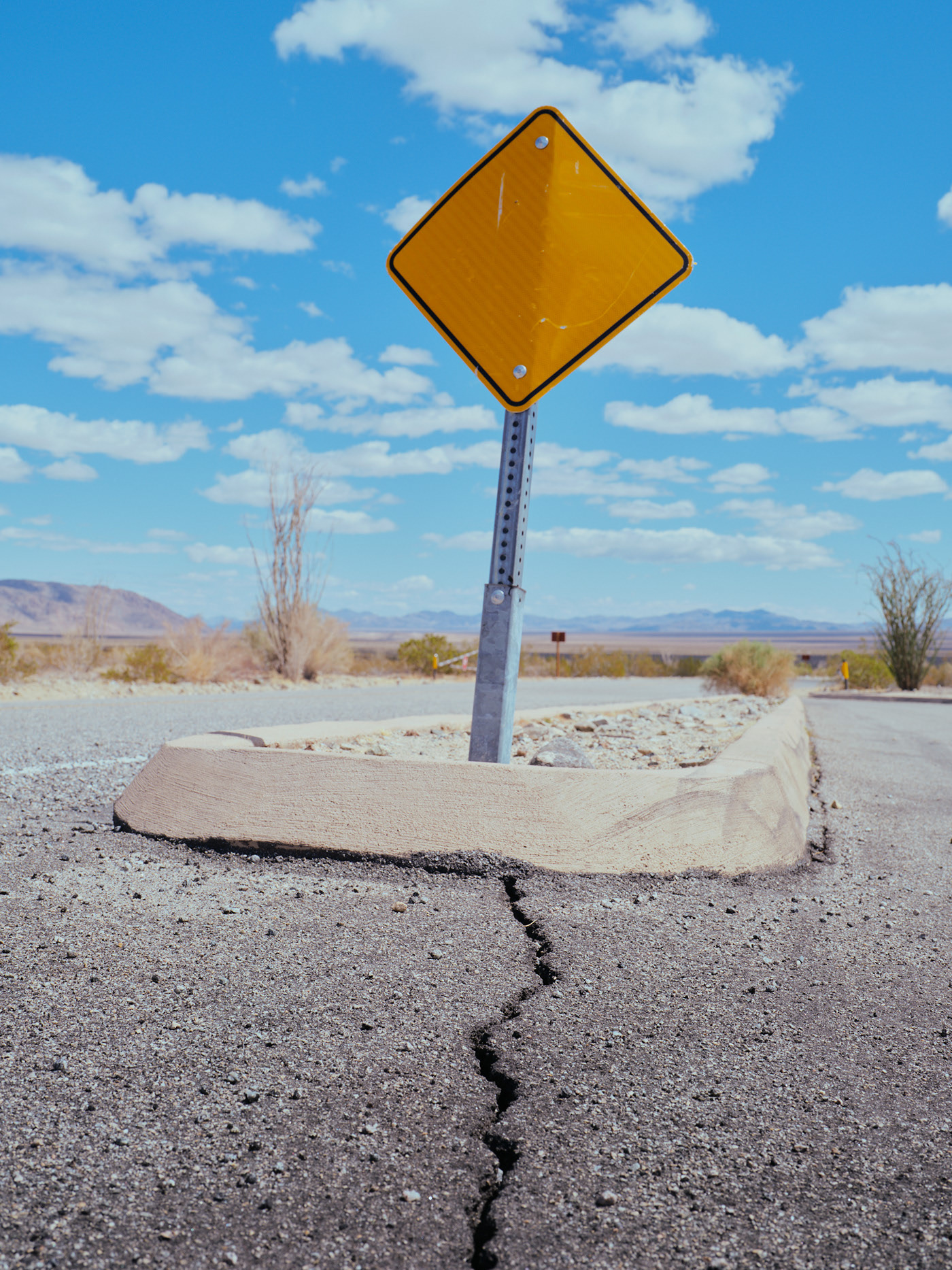 Two Deserts - à la frontière du désert Mojave et du désert du Colorado par Zac Henderson Two Deserts a la frontiere du desert Mojave et du desert du Colorado par Zac Henderson 3 Two-Deserts-a-la-frontiere-du-desert-Mojave-et-du-desert-du-Colorado-par-Zac-Henderson-3