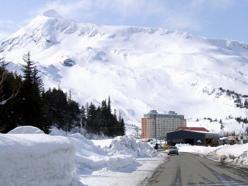 Whittier - un immeuble ville d'Alaska Whittier un immeuble ville d Alaska 2 Whittier-un-immeuble-ville-d-Alaska-2