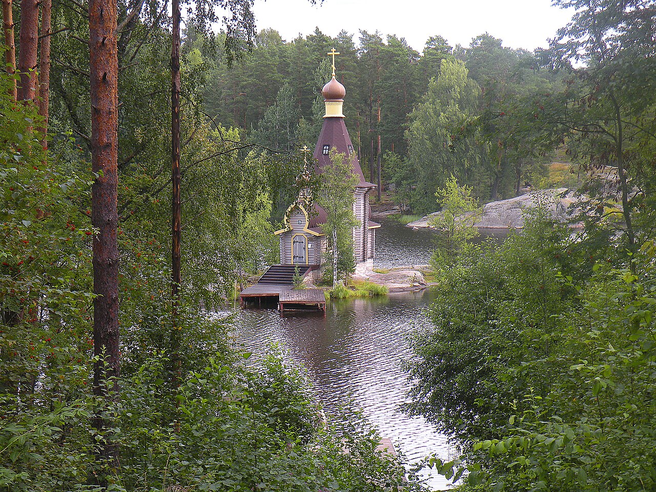 eglise vuoksi ilot rocheux Église Saint-André de la Vuoksi entourée d'eau et de rochers