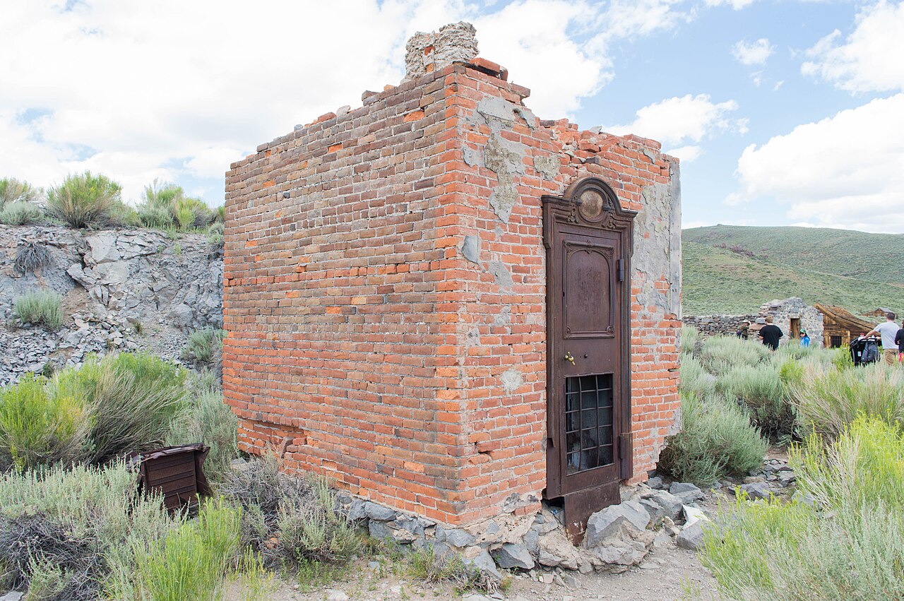 Ruines de la banque de Bodie Ruines de la Bodie Bank détruite par l'incendie de 1932