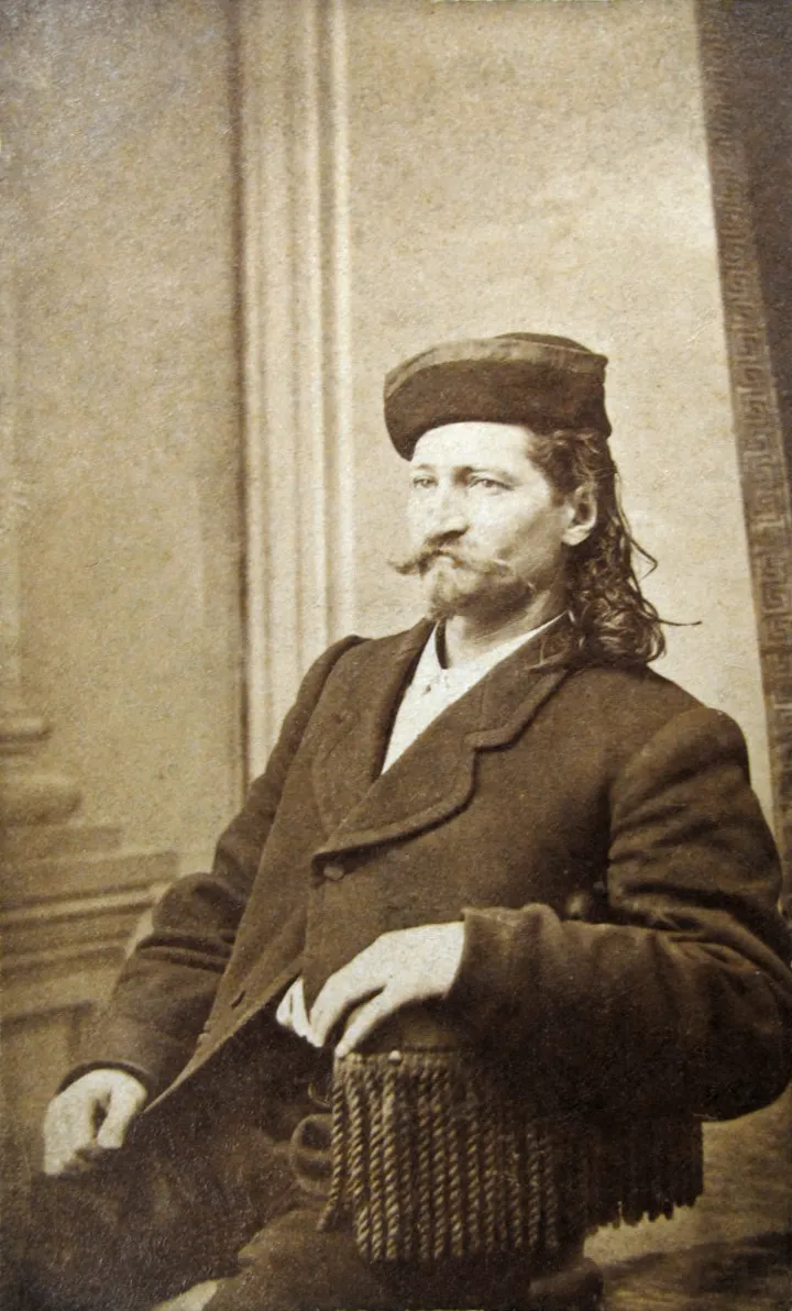 Portrait de Wild Bill Hickok entre 1868 et 1870 avec les cheveux longs et une veste de ville Portrait de Wild Bill Hickok entre 1868 et 1870 avec les cheveux longs et une veste de ville