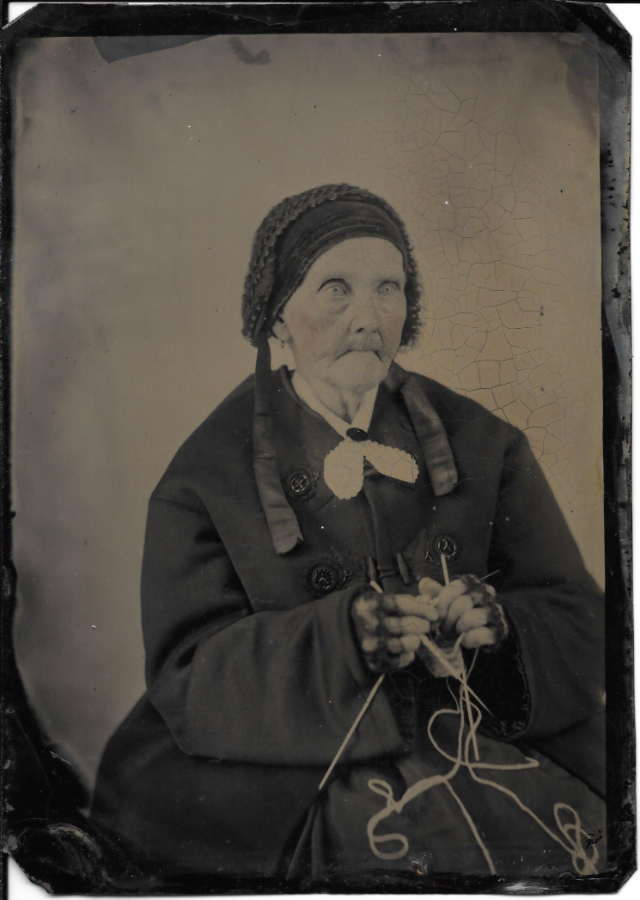 12 daguerréotypes de vieilles femmes en train de tricoter au 19ème siècle 12 daguerreotypes de vieilles femmes en train de tricoter au 19eme siecle 11 12-daguerreotypes-de-vieilles-femmes-en-train-de-tricoter-au-19eme-siecle-11