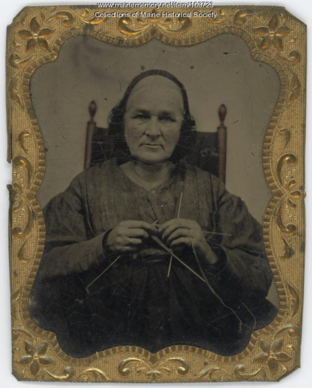 12 daguerréotypes de vieilles femmes en train de tricoter au 19ème siècle 12 daguerreotypes de vieilles femmes en train de tricoter au 19eme siecle 6 12-daguerreotypes-de-vieilles-femmes-en-train-de-tricoter-au-19eme-siecle-6
