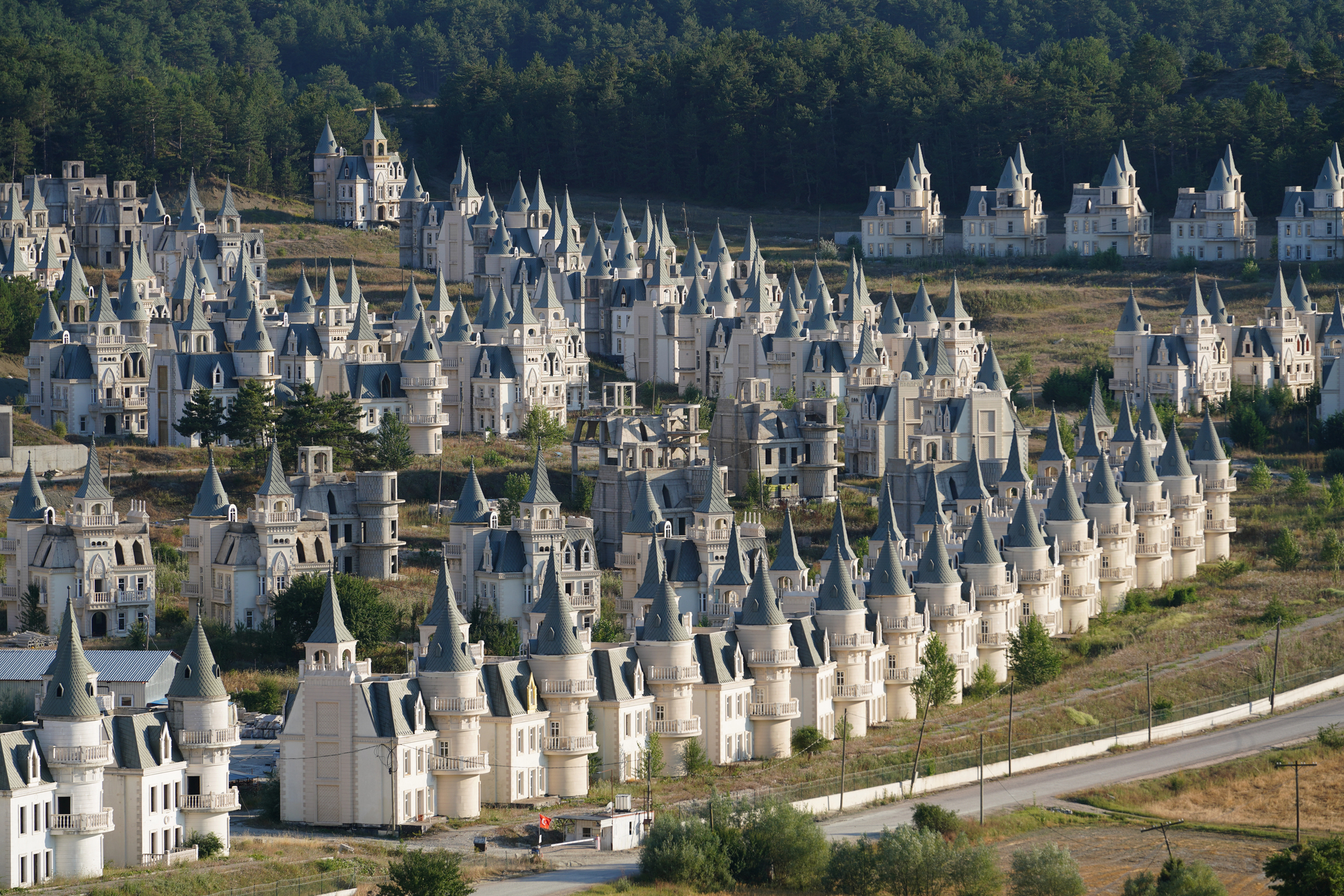 Burj Al Babas le village Disney fantome de Turquie 1 Burj Al Babas, village de châteaux abandonnés en Turquie