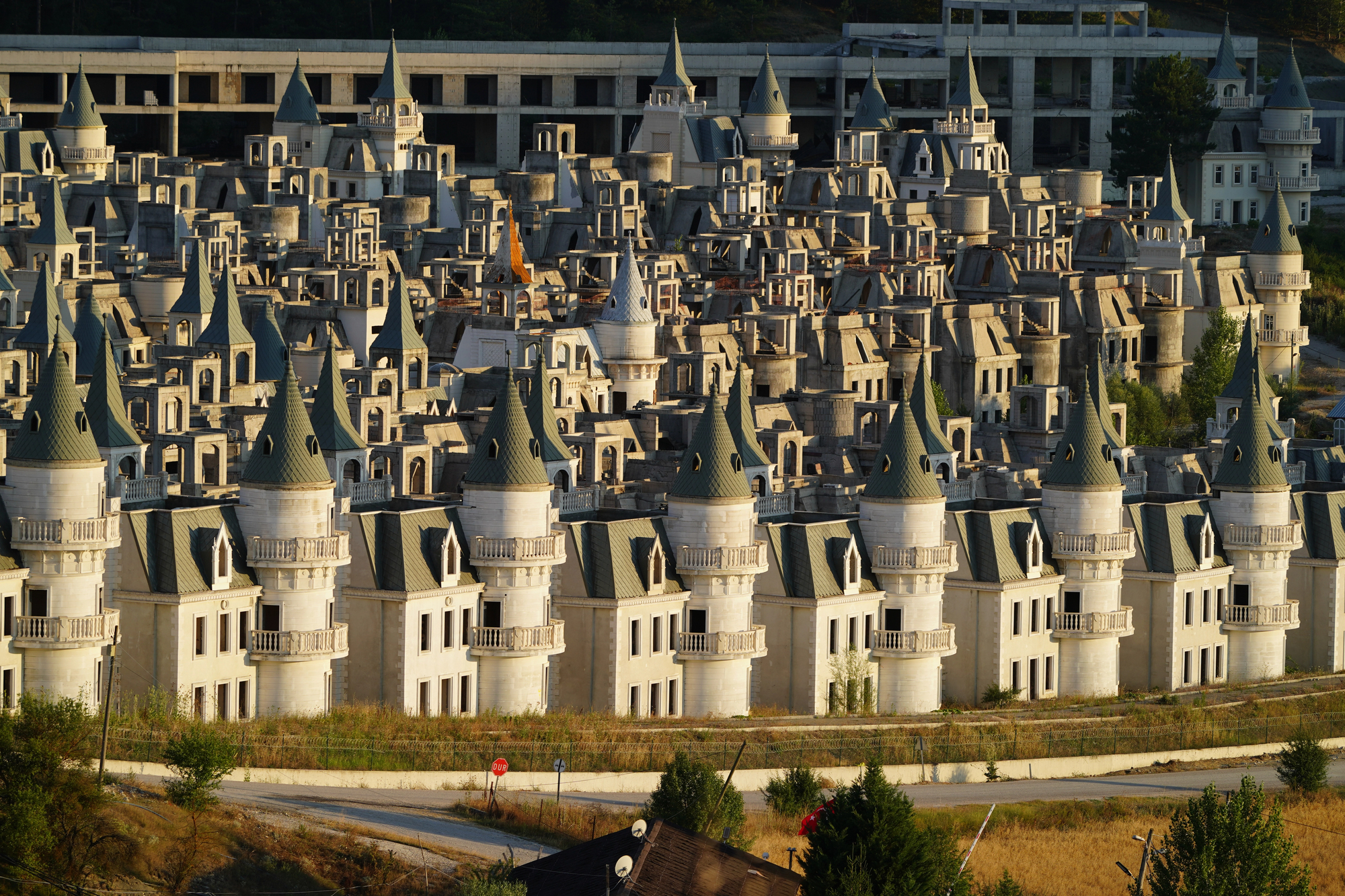 Burj Al Babas le village Disney fantome de Turquie 2 Châteaux abandonnés de Burj Al Babas près de Mudurnu