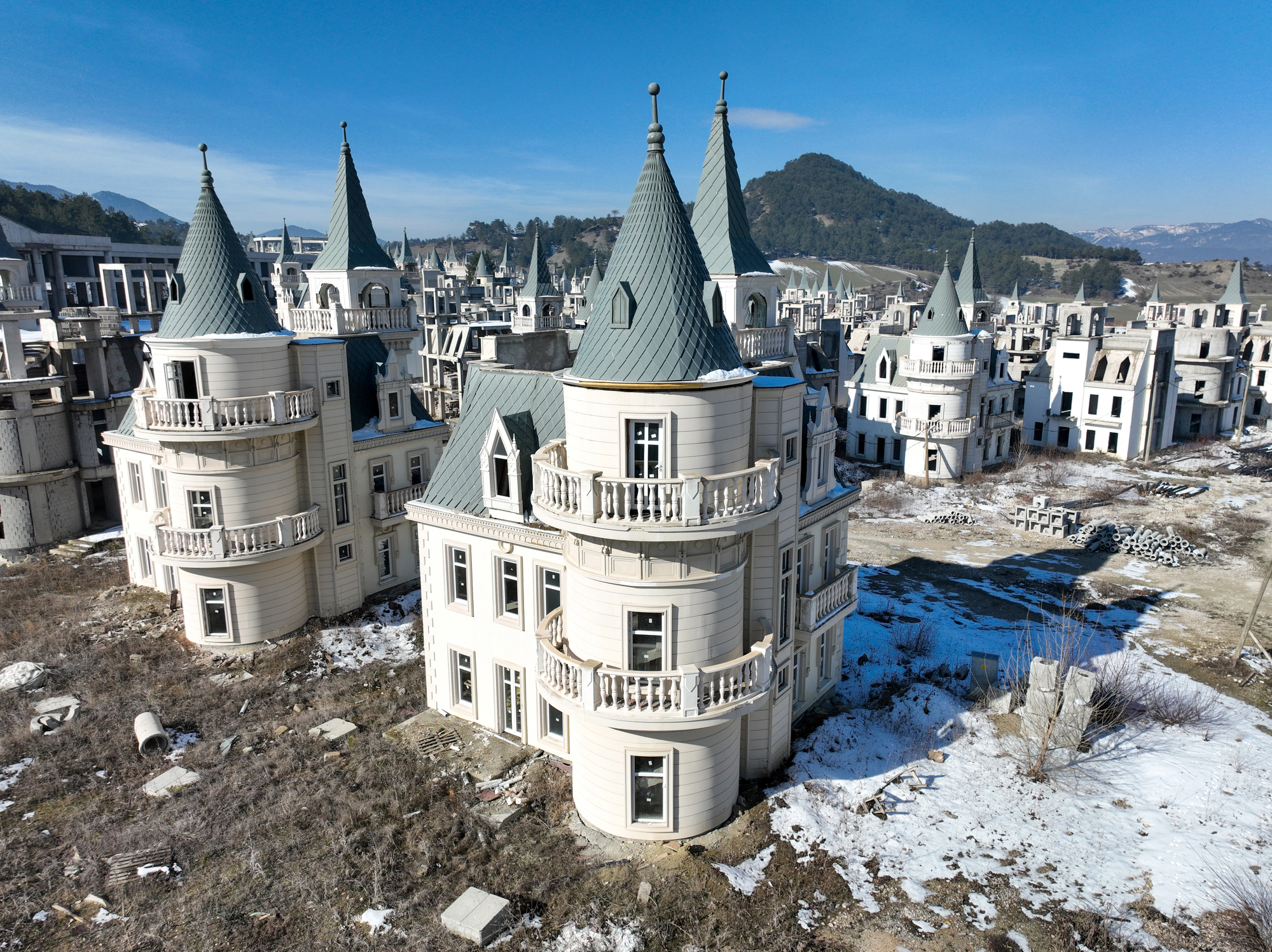 Burj Al Babas le village Disney fantome de Turquie 4 Ville fantôme de Turquie avec villas en forme de château