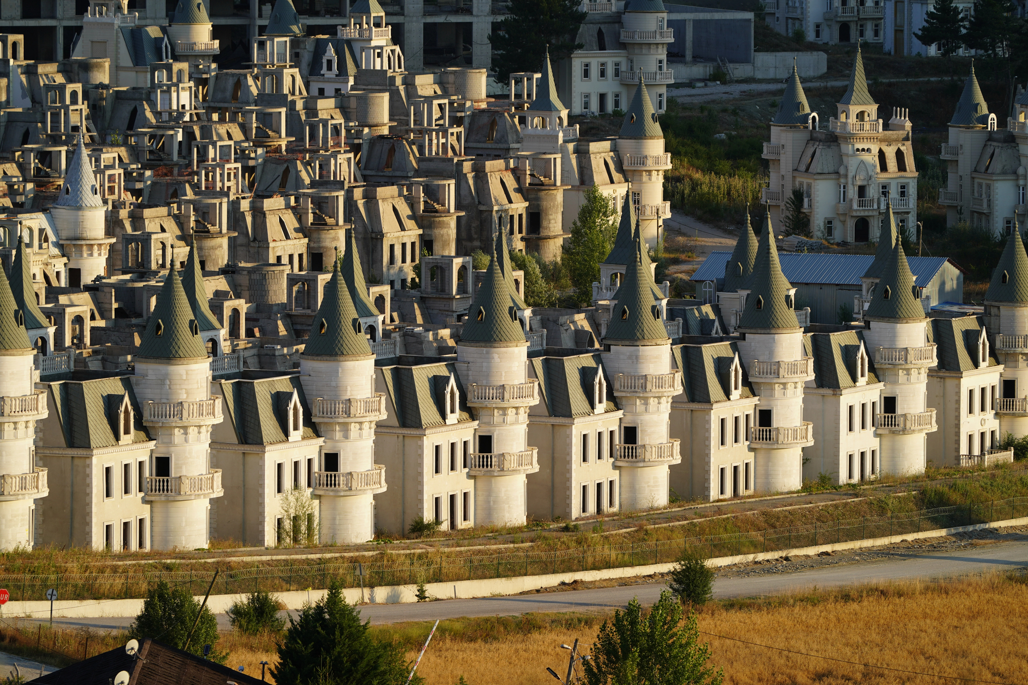 Burj Al Babas le village Disney fantome de Turquie 7 Burj Al Babas, projet immobilier abandonné près de Mudurnu