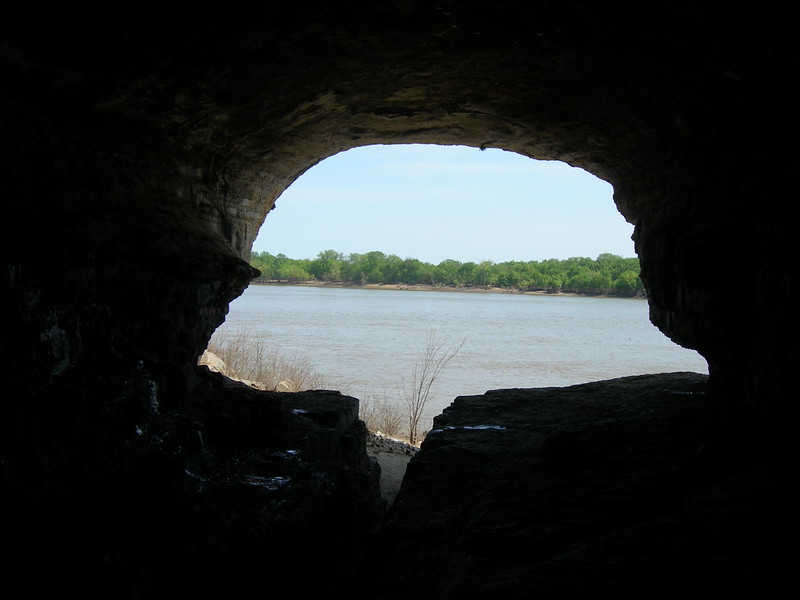Cave-in-rock, la caverne dans le roc, merveille naturelle au passé sombre Cave in rock la caverne dans le roc merveille naturelle au passe sombre 10 Cave-in-rock-la-caverne-dans-le-roc-merveille-naturelle-au-passe-sombre-10