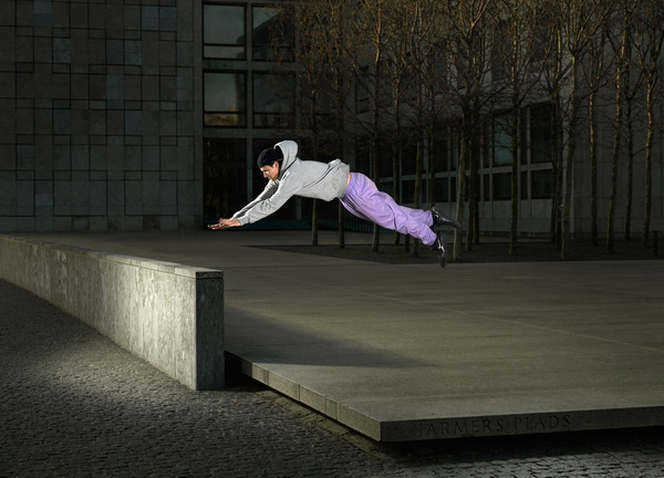 City Surfers - des portraits de freerunners en action par Ken Hermann City Surfers des portraits de freerunners en action par Ken Hermann 5 City-Surfers-des-portraits-de-freerunners-en-action-par-Ken-Hermann-5
