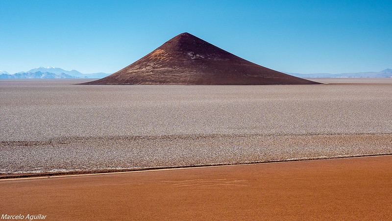 Cono de Arita - la mystérieuse pyramide naturelle du Salar de Arizaro Cono de Arita la mysterieuse pyramide naturelle du Salar de Arizaro 4 Cono-de-Arita-la-mysterieuse-pyramide-naturelle-du-Salar-de-Arizaro-4