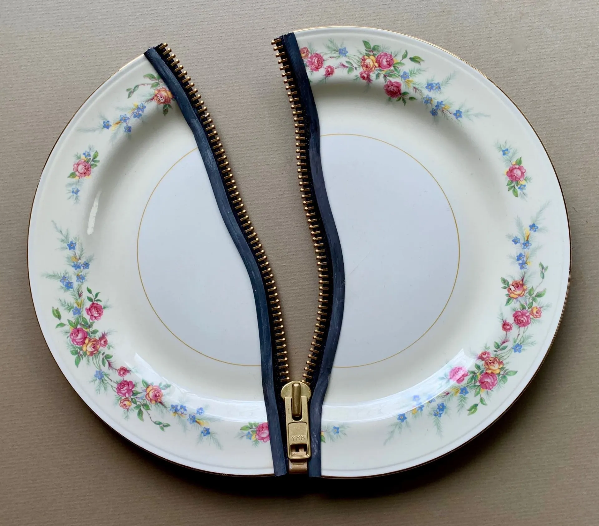 De nouvelles compositions de porcelaines brisées par Glen Taylor De nouvelles compositions de porcelaines brisees par Glen Taylor 3 De-nouvelles-compositions-de-porcelaines-brisees-par-Glen-Taylor