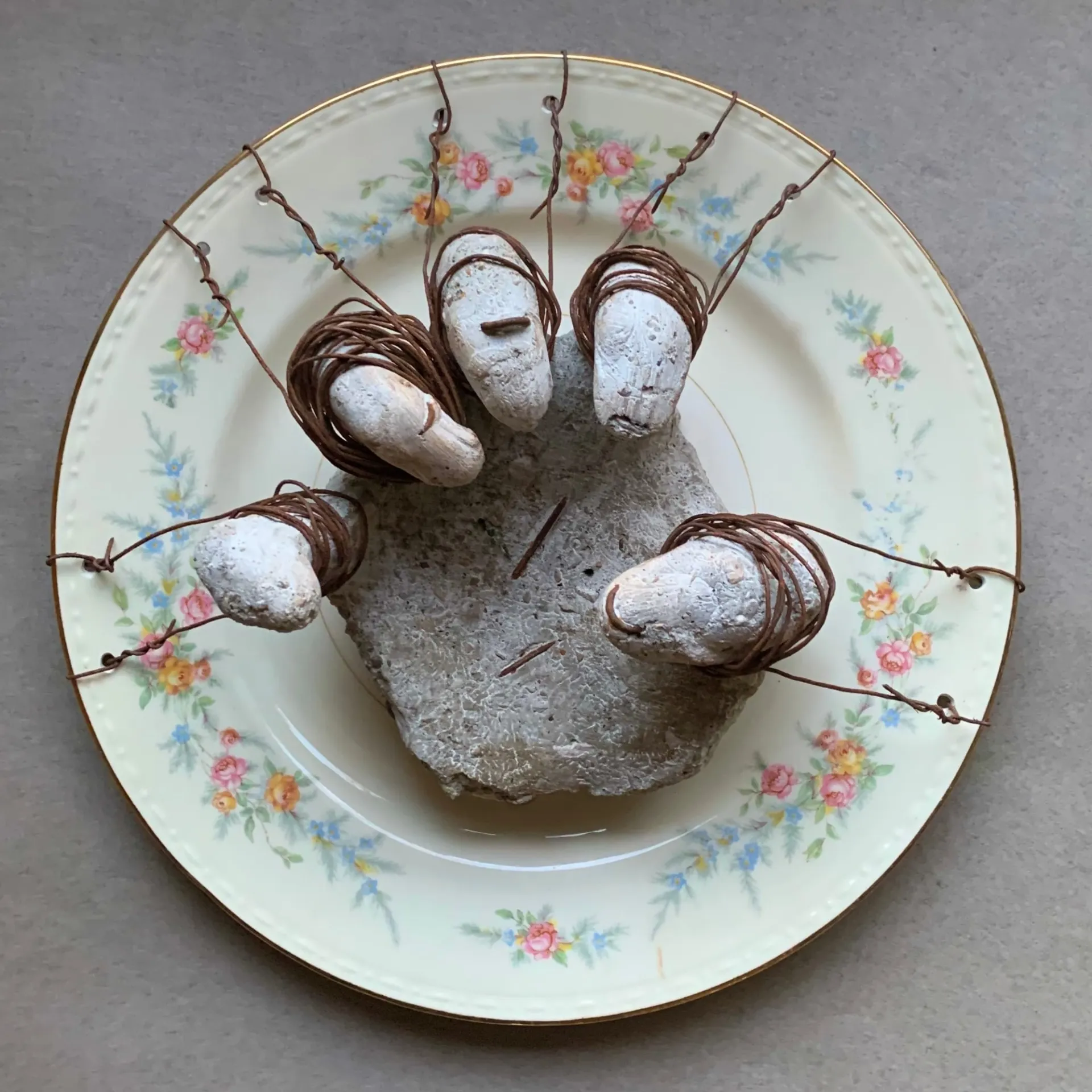 De nouvelles compositions de porcelaines brisées par Glen Taylor De nouvelles compositions de porcelaines brisees par Glen Taylor 5 De-nouvelles-compositions-de-porcelaines-brisees-par-Glen-Taylor