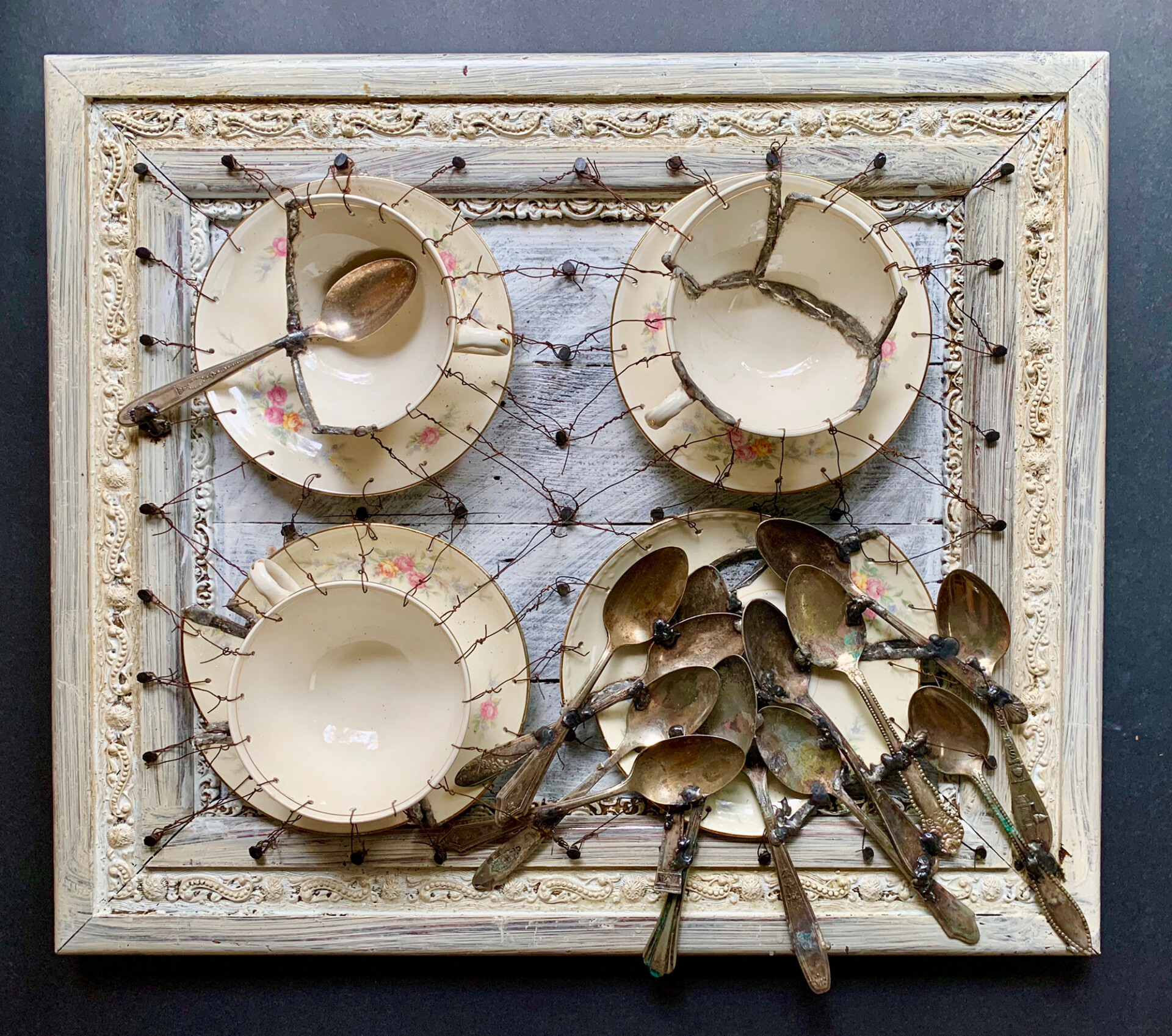 De nouvelles réparations de porcelaines cassées par Glen Taylor De nouvelles reparations de porcelaines cassees par Glen Taylor 7 De-nouvelles-reparations-de-porcelaines-cassees-par-Glen-Taylor-7