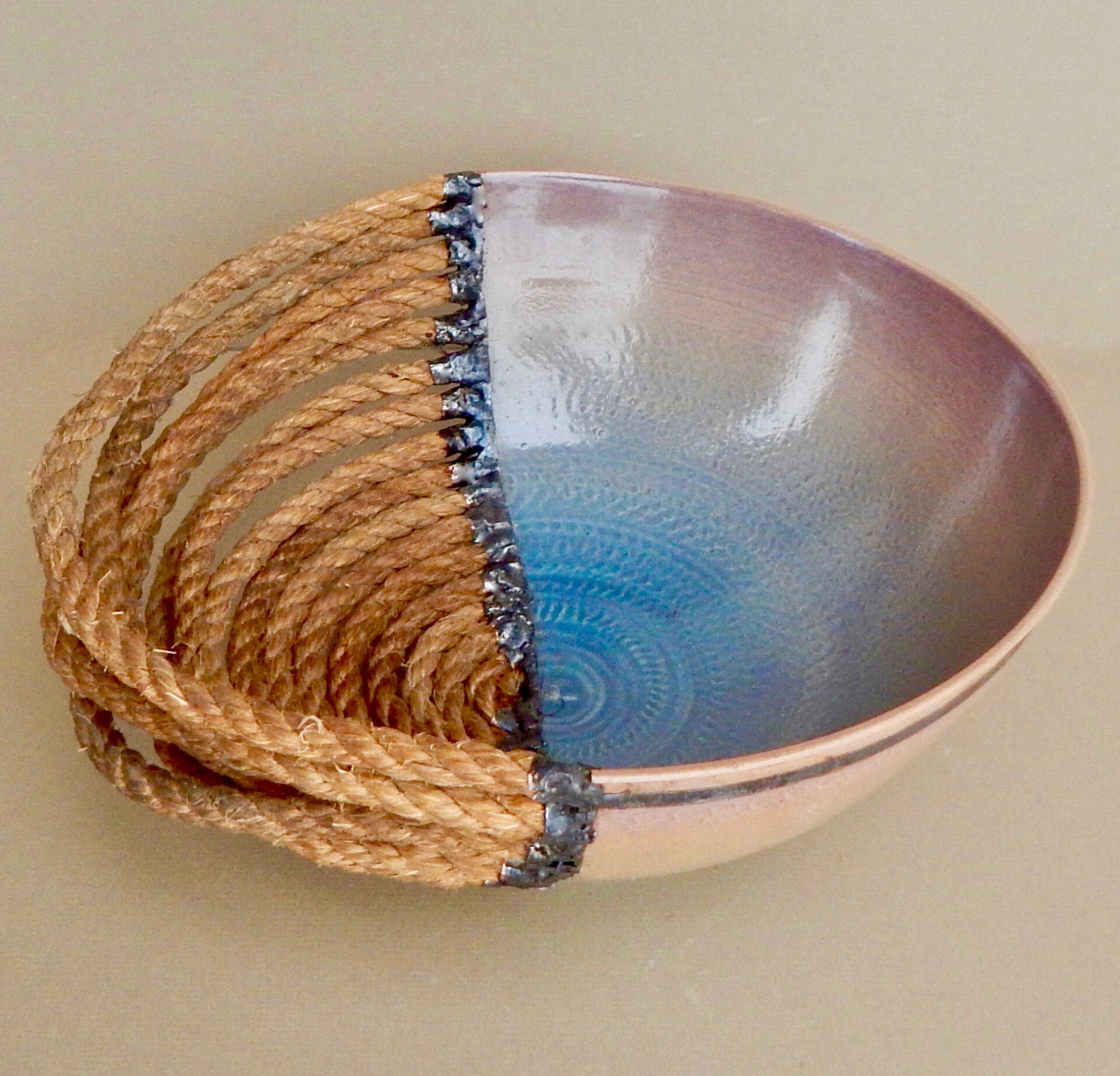 De nouvelles réparations de porcelaines cassées par Glen Taylor De nouvelles reparations de porcelaines cassees par Glen Taylor 9 De-nouvelles-reparations-de-porcelaines-cassees-par-Glen-Taylor-9