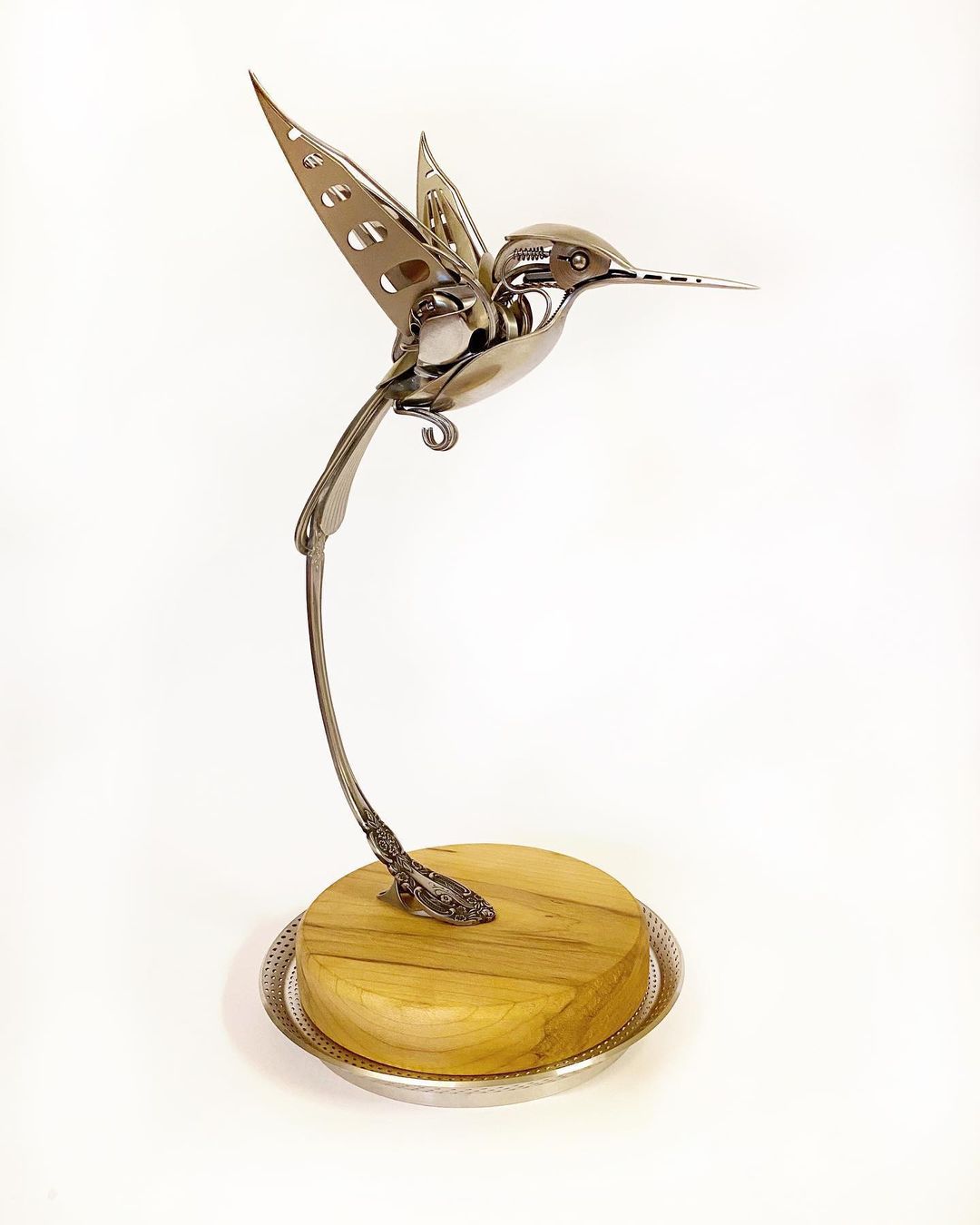 De nouvelles sculptures en couverts par Matt Wilson De nouvelles sculptures en couverts par Matt Wilson couteau fourchette cuillere oiseau 14 De-nouvelles-sculptures-en-couverts-par-Matt-Wilson-couteau-fourchette-cuillere-oiseau-14