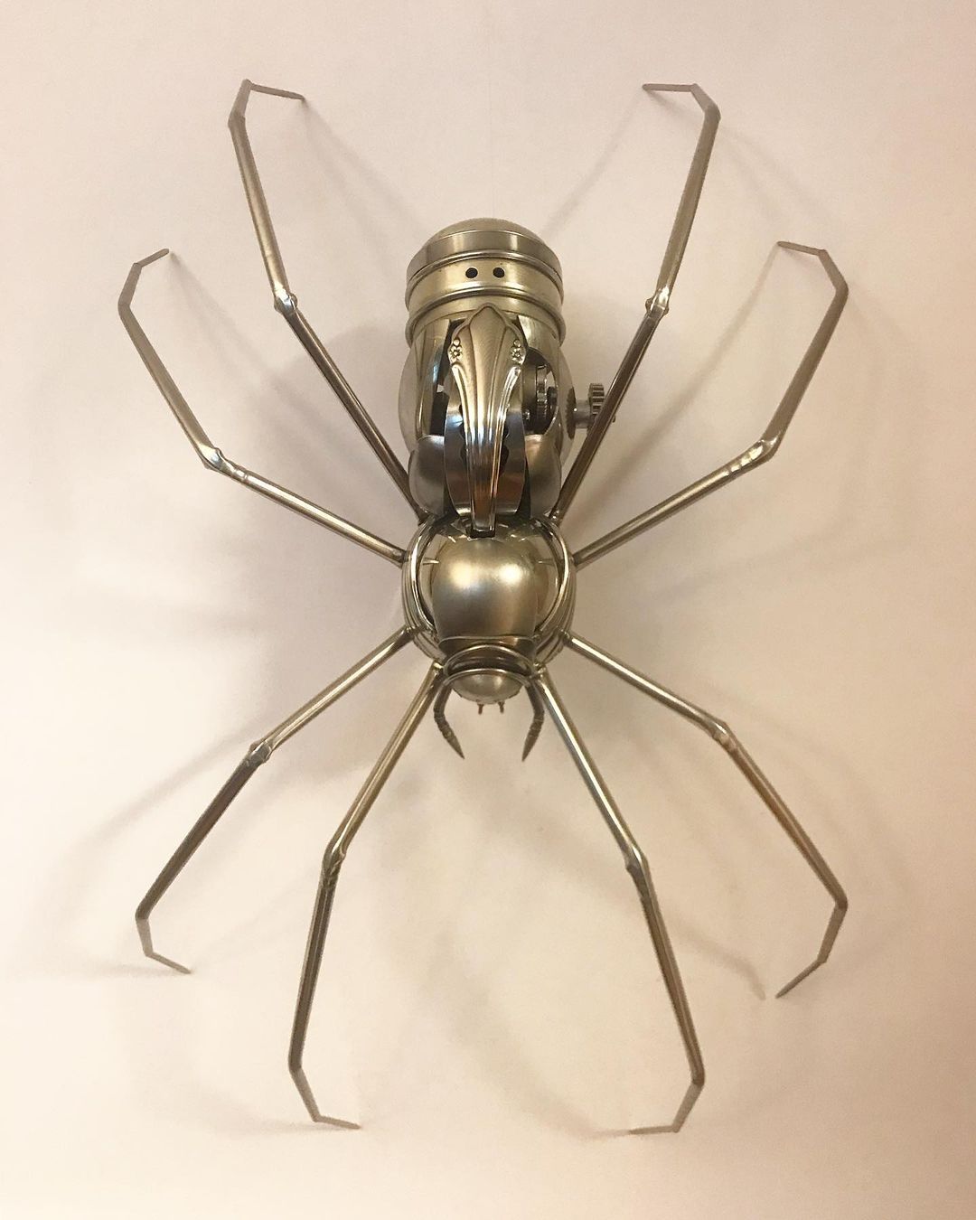 De nouvelles sculptures en couverts par Matt Wilson De nouvelles sculptures en couverts par Matt Wilson couteau fourchette cuillere oiseau 23 De-nouvelles-sculptures-en-couverts-par-Matt-Wilson-couteau-fourchette-cuillere-oiseau-23