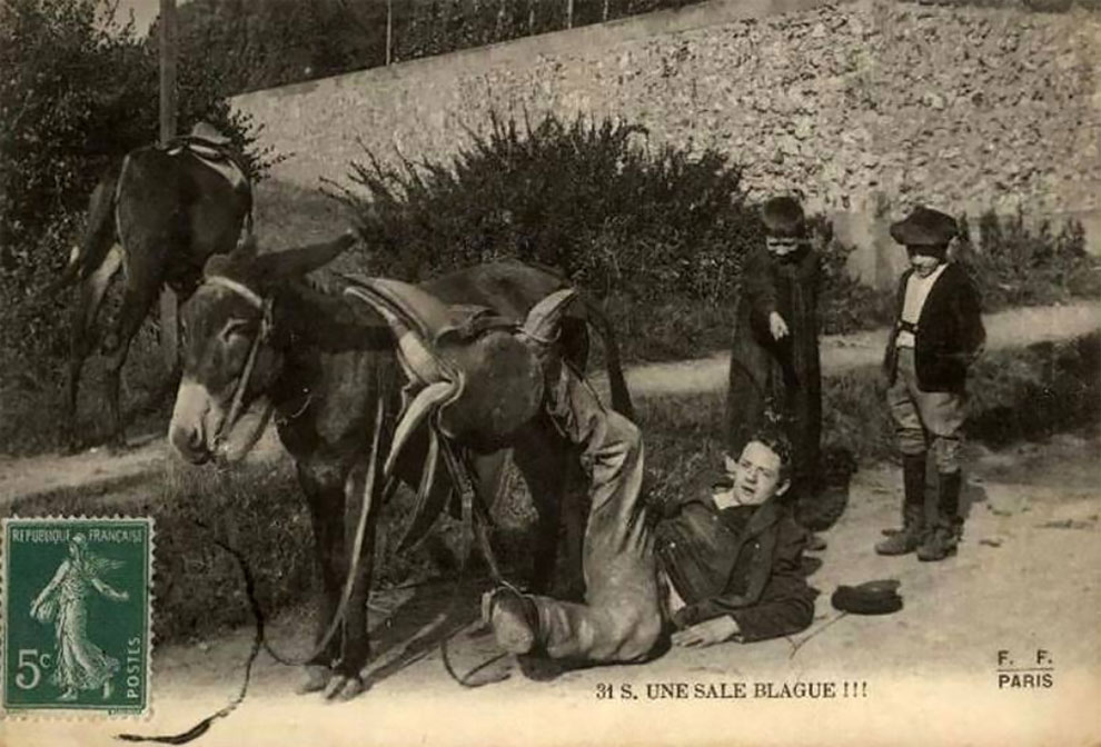 Des gens tombant des ânes dans des cartes postales vintage de Le Plessis-Robinson Des gens tombant des anes dans des cartes postales vintage de Le Plessis Robinson 13 Des-gens-tombant-des-anes-dans-des-cartes-postales-vintage-de-Le-Plessis-Robinson-13