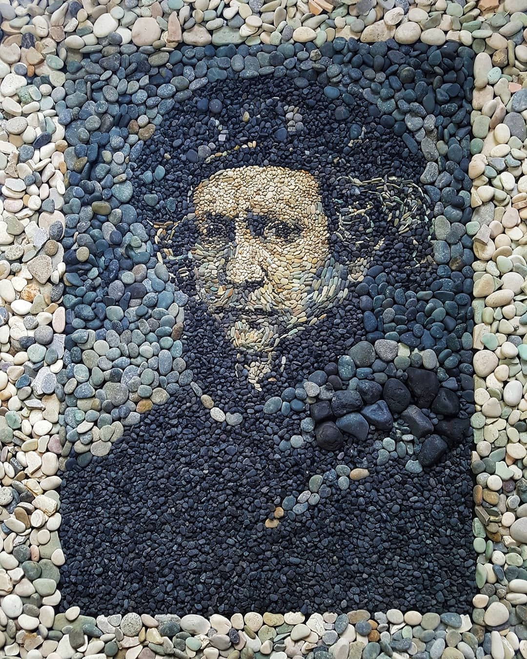 Des mosaïques de célèbres peintures en galets colorés par Justin Bateman Des mosaiques de celebres peintures en galets colores par Justin Bateman 10 Des-mosaiques-de-celebres-peintures-en-galets-colores-par-Justin-Bateman-10