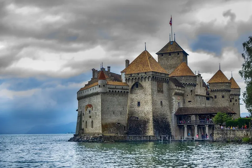Le magnifique château de Chillon sur les berges du lac Léman Le magnifique chateau de Chillon sur les berges du lac Leman suisse disney 1 Le-magnifique-chateau-de-Chillon-sur-les-berges-du-lac-Leman-suisse-disney-1