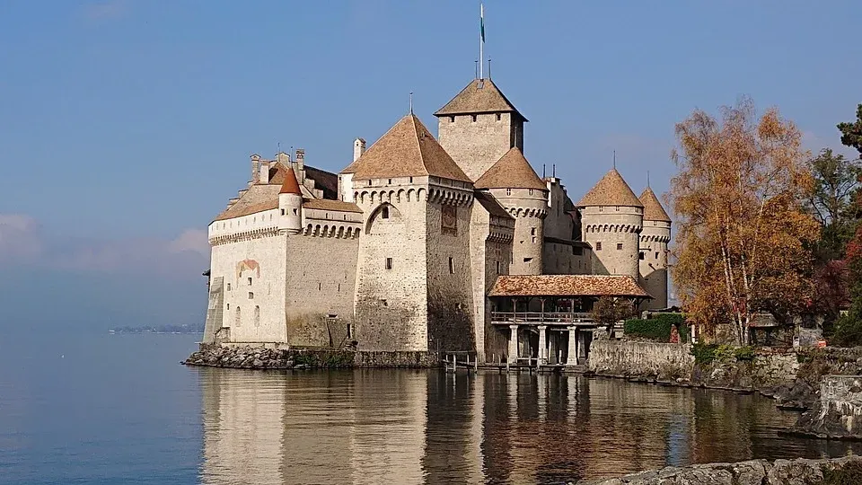 Le magnifique château de Chillon sur les berges du lac Léman Le magnifique chateau de Chillon sur les berges du lac Leman suisse disney 3 Le-magnifique-chateau-de-Chillon-sur-les-berges-du-lac-Leman-suisse-disney-3