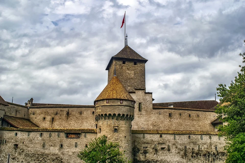 Le magnifique château de Chillon sur les berges du lac Léman Le magnifique chateau de Chillon sur les berges du lac Leman suisse disney 9 Le-magnifique-chateau-de-Chillon-sur-les-berges-du-lac-Leman-suisse-disney-9
