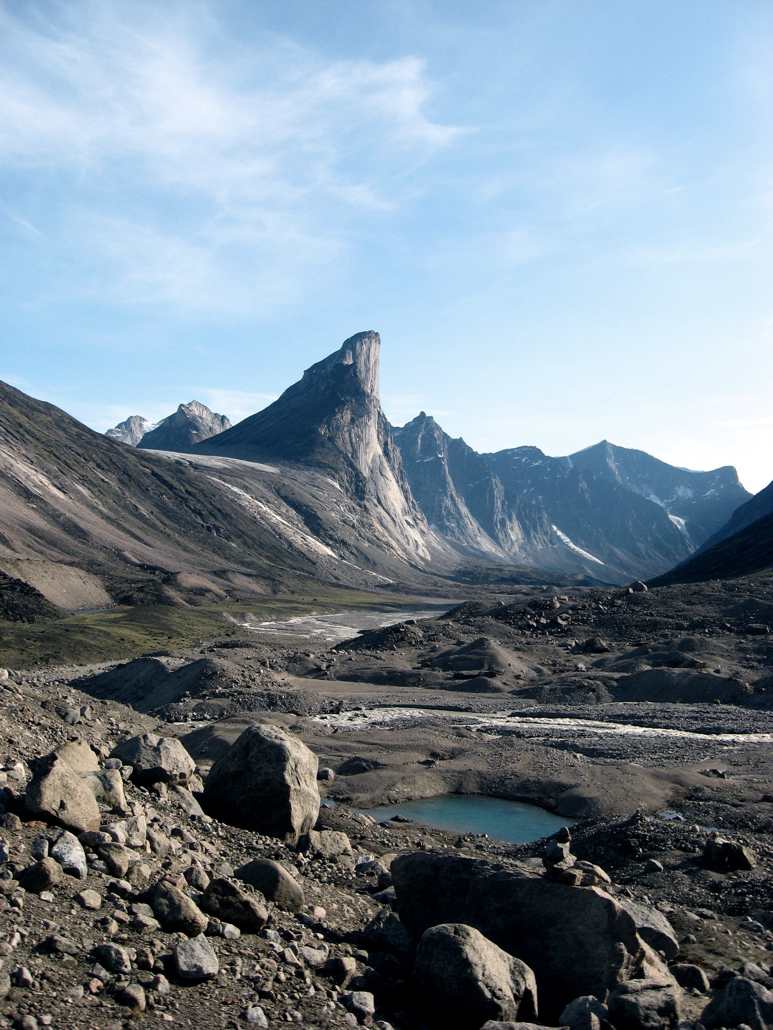 Le mont Thor la plus haute paroi rocheuse verticale du monde 2 Le mont Thor la plus haute paroi rocheuse verticale du monde 2