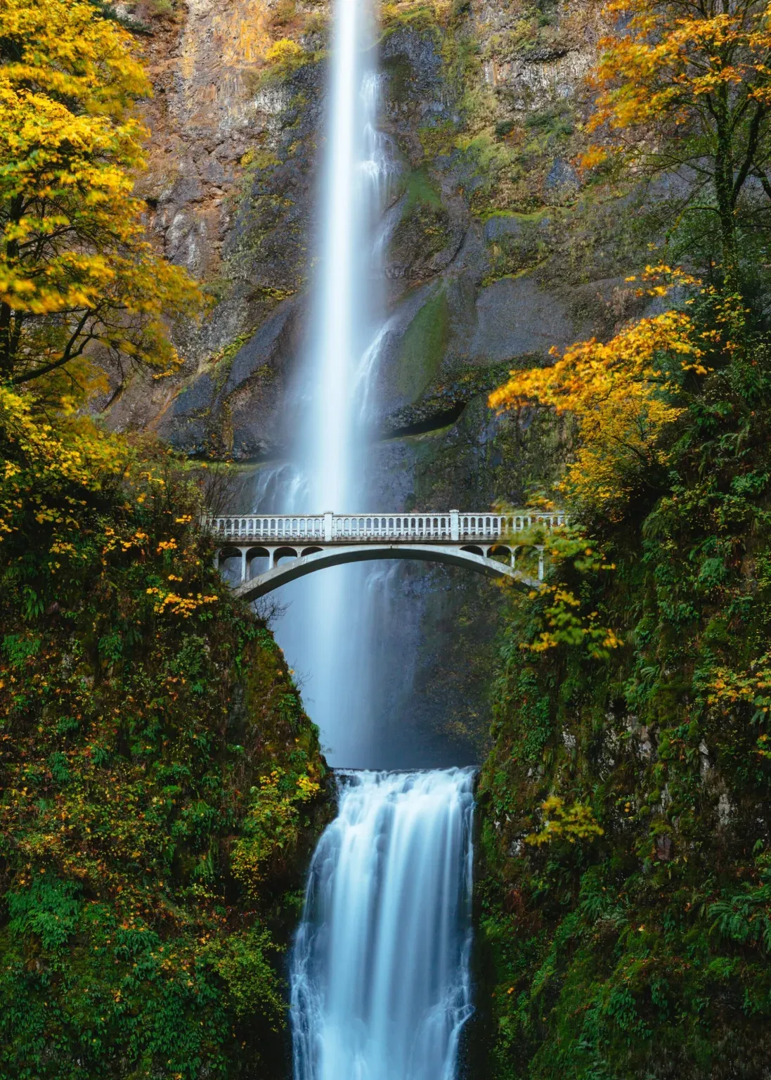 Multnomah Falls - les magnifiques chutes de Multnomah dans l'Oregon Multnomah Falls les magnifiques chutes de Multnomah dans l Oregon 1 Multnomah-Falls-les-magnifiques-chutes-de-Multnomah-dans-l-Oregon-1