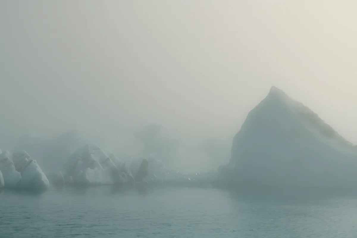 Of light and silence - la lagune glaciaire Jökulsárlón par Jan Erik Waider Of light and silence la lagune glaciaire Jokulsarlon par Jan Erik Waider islande 2 Of-light-and-silence-la-lagune-glaciaire-Jokulsarlon-par-Jan-Erik-Waider-islande-2