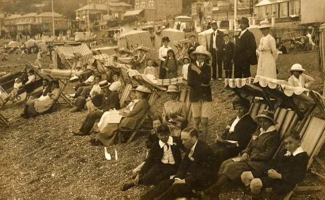 Sur la plage au Royaume Uni dans les années 1900 Sur la plage au Royaume Uni dans les annees 1900 periode edouardienne 18 Sur-la-plage-au-Royaume-Uni-dans-les-annees-1900-periode-edouardienne-18