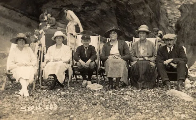 Sur la plage au Royaume Uni dans les années 1900 Sur la plage au Royaume Uni dans les annees 1900 periode edouardienne 19 Sur-la-plage-au-Royaume-Uni-dans-les-annees-1900-periode-edouardienne-19