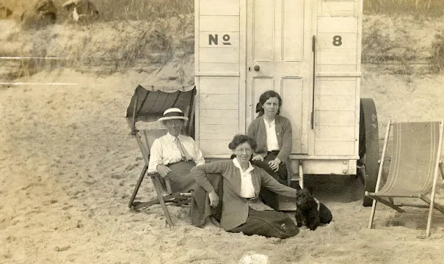 Sur la plage au Royaume Uni dans les années 1900 Sur la plage au Royaume Uni dans les annees 1900 periode edouardienne 32 Sur-la-plage-au-Royaume-Uni-dans-les-annees-1900-periode-edouardienne-32