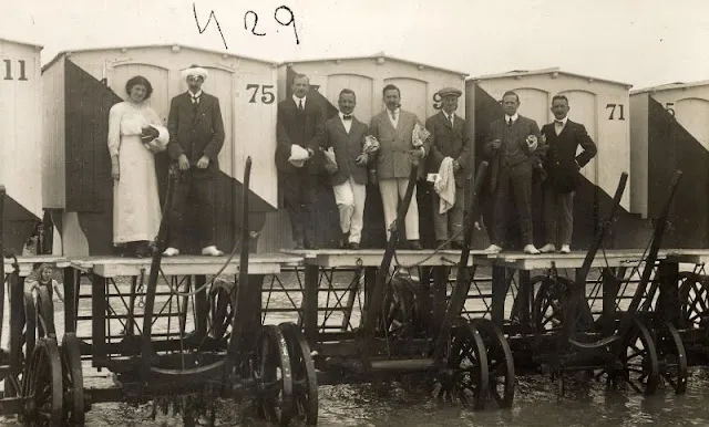 Sur la plage au Royaume Uni dans les années 1900 Sur la plage au Royaume Uni dans les annees 1900 periode edouardienne 33 Sur-la-plage-au-Royaume-Uni-dans-les-annees-1900-periode-edouardienne-33