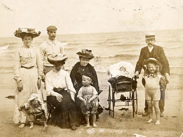 Sur la plage au Royaume Uni dans les années 1900 Sur la plage au Royaume Uni dans les annees 1900 periode edouardienne 38 Sur-la-plage-au-Royaume-Uni-dans-les-annees-1900-periode-edouardienne-38