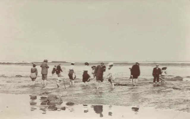 Sur la plage au Royaume Uni dans les années 1900 Sur la plage au Royaume Uni dans les annees 1900 periode edouardienne 40 Sur-la-plage-au-Royaume-Uni-dans-les-annees-1900-periode-edouardienne-40