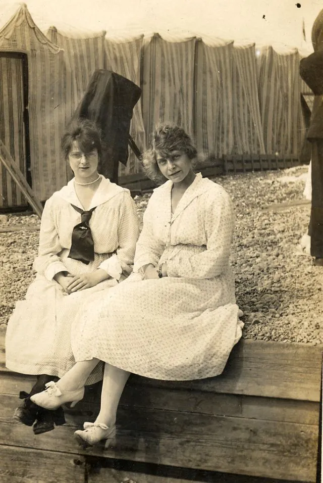 Sur la plage au Royaume Uni dans les années 1900 Sur la plage au Royaume Uni dans les annees 1900 periode edouardienne 5 Sur-la-plage-au-Royaume-Uni-dans-les-annees-1900-periode-edouardienne-5