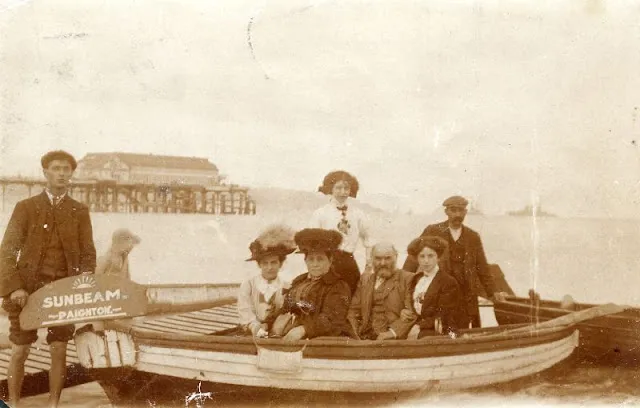 Sur la plage au Royaume Uni dans les années 1900 Sur la plage au Royaume Uni dans les annees 1900 periode edouardienne 7 Sur-la-plage-au-Royaume-Uni-dans-les-annees-1900-periode-edouardienne-7