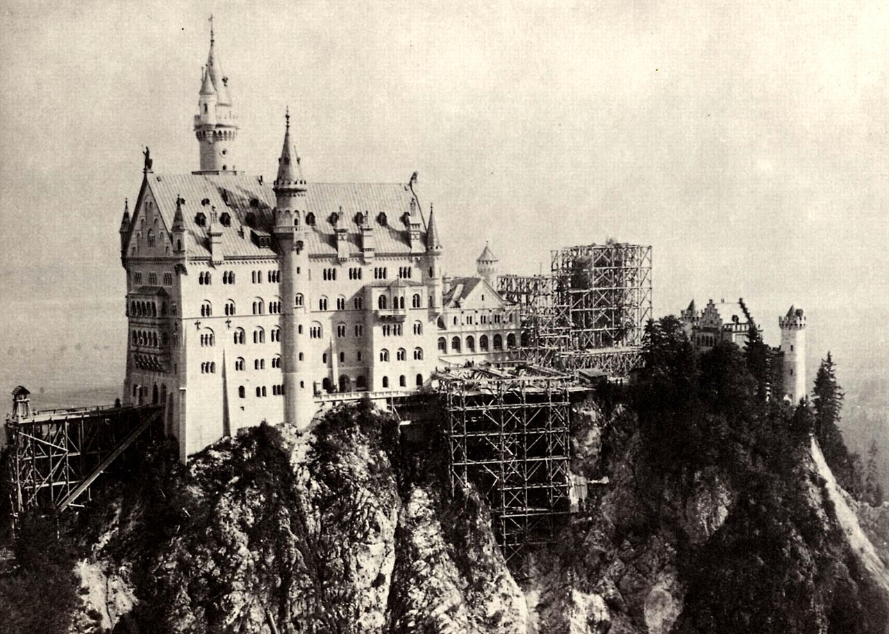 Château de Neuschwanstein en construction entre 1882 et 1885 Château de Neuschwanstein en construction entre 1882 et 1885