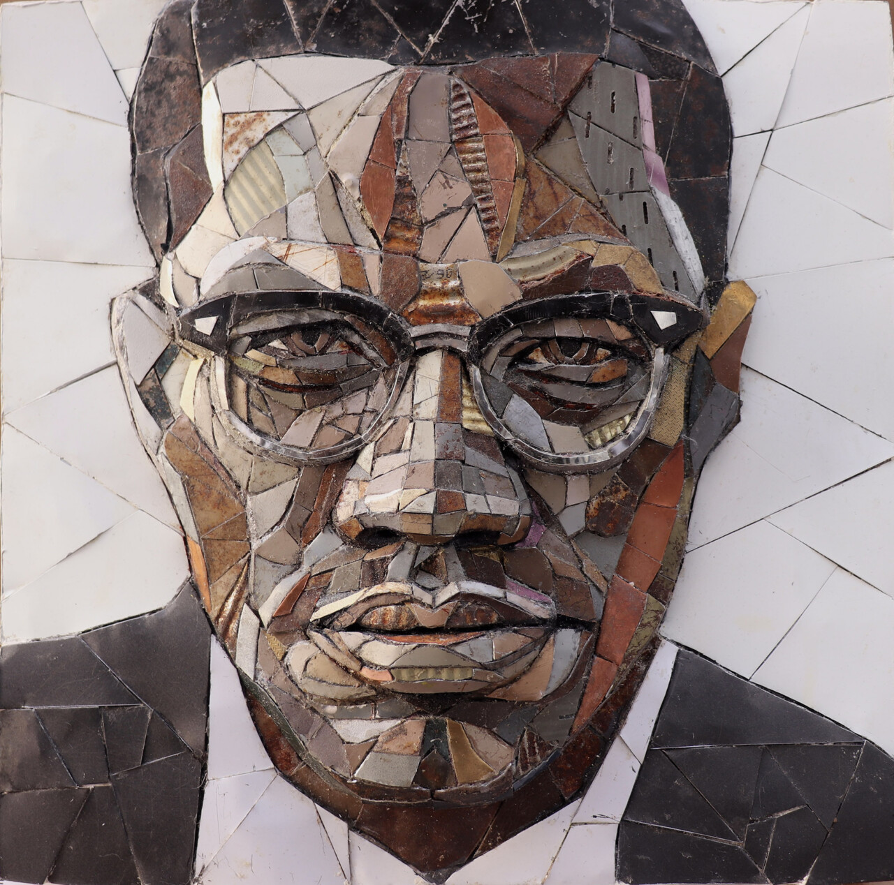 Des visages en recyclage de bouts de métaux par Matt Small des visages en recyclage de bouts de metaux par Matt Small 4 des-visages-en-recyclage-de bouts-de-metaux-par-Matt-Small-4