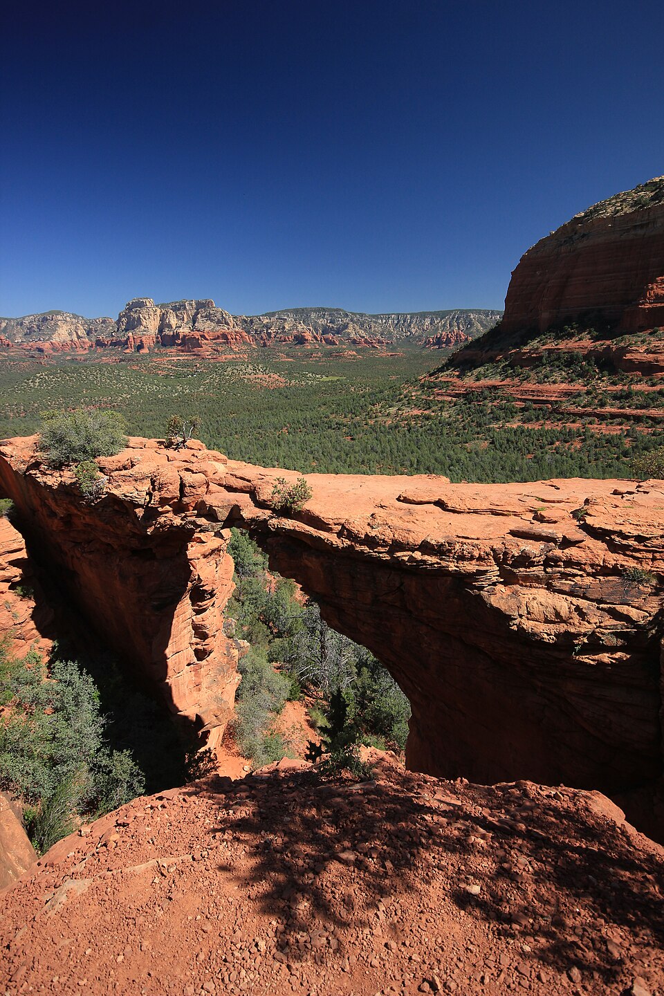 Devil's Bridge, arche naturelle de grès rouge à Sedona en Arizona Devil's Bridge, arche naturelle de grès rouge à Sedona en Arizona