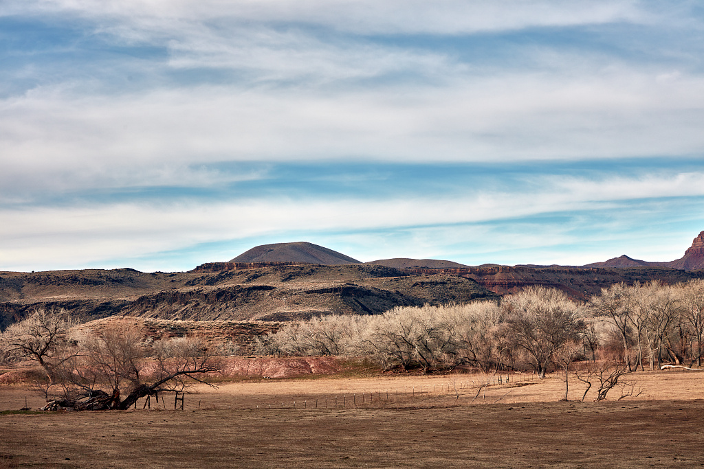 Paysage désertique sur la route de Grafton dans l'Utah Paysage aride du sud de l'Utah sur la route menant à Grafton, ville fantôme près du parc national Zion