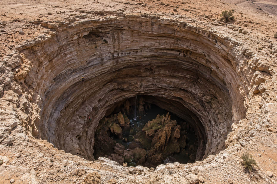 Puits de Barhout : ce que les explorateurs ont découvert au fond du « puits de l’enfer » puits barhout yemen gouffre illustration illustration du puits de Barhout, gouffre de 112 mètres au Yémen